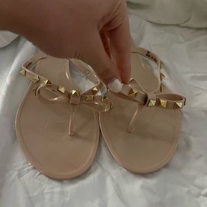 NUDE ROCKSTUD SANDALS - SIZE 8